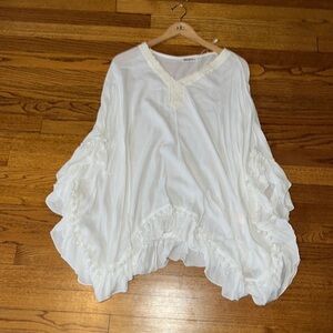 @Zucar Woman’s White Flowy Blouse Size S